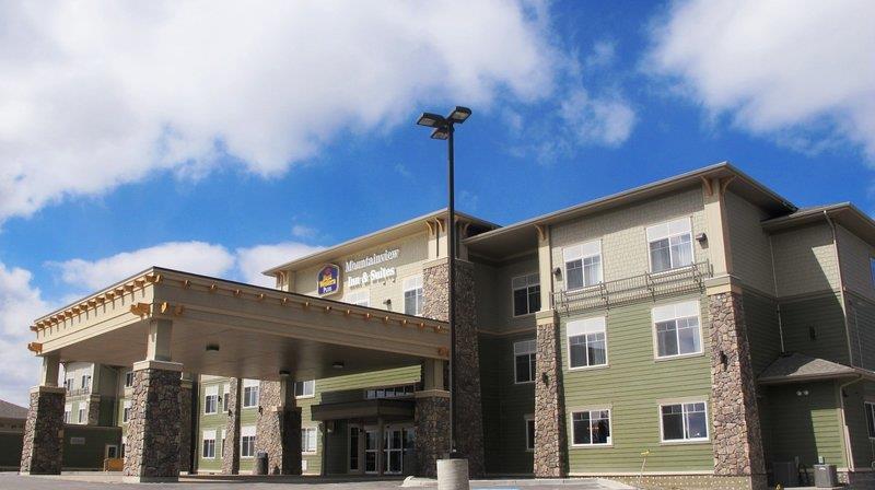 Mountain View Inn & Suites Sundre Exterior photo